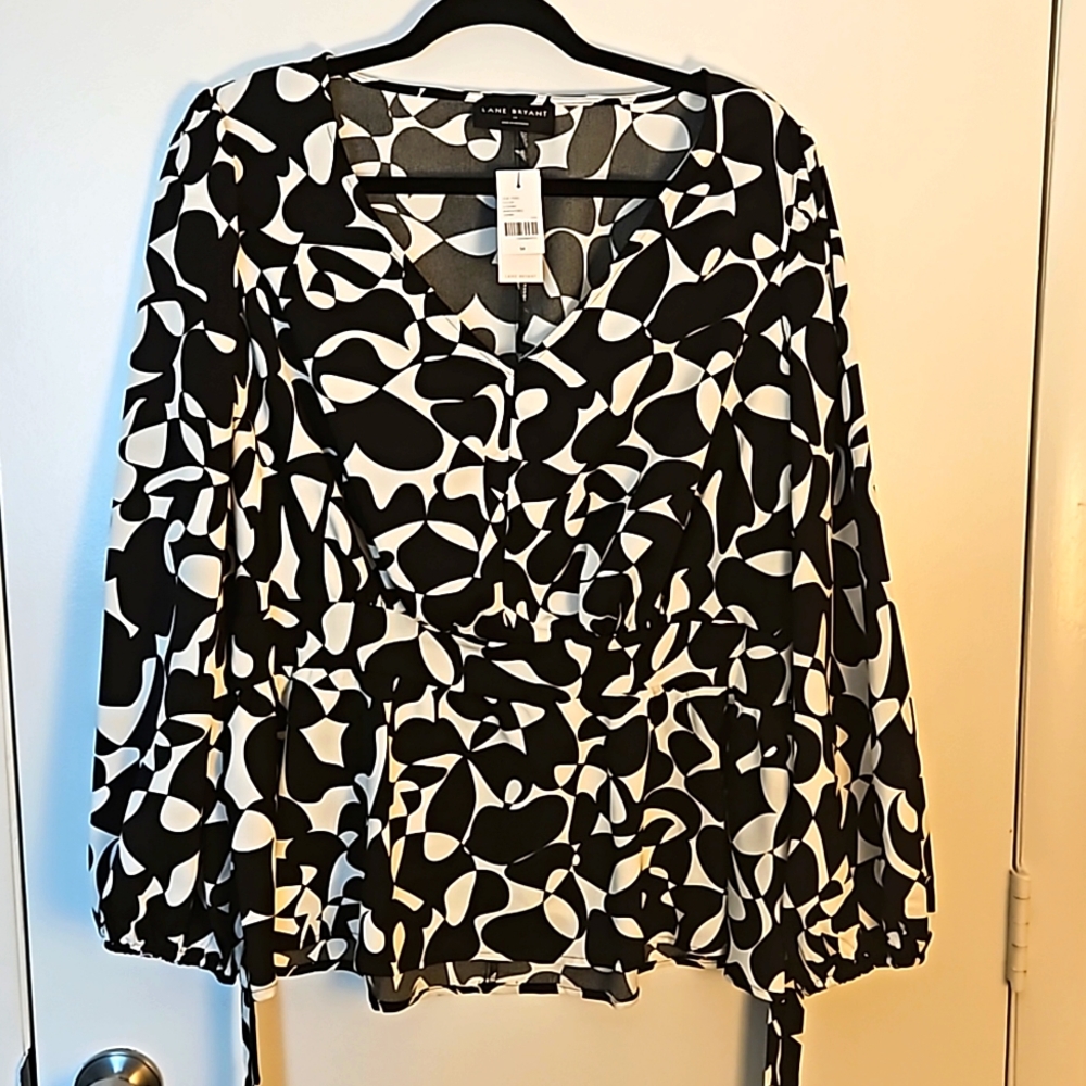 NWT black and white tie back blouse